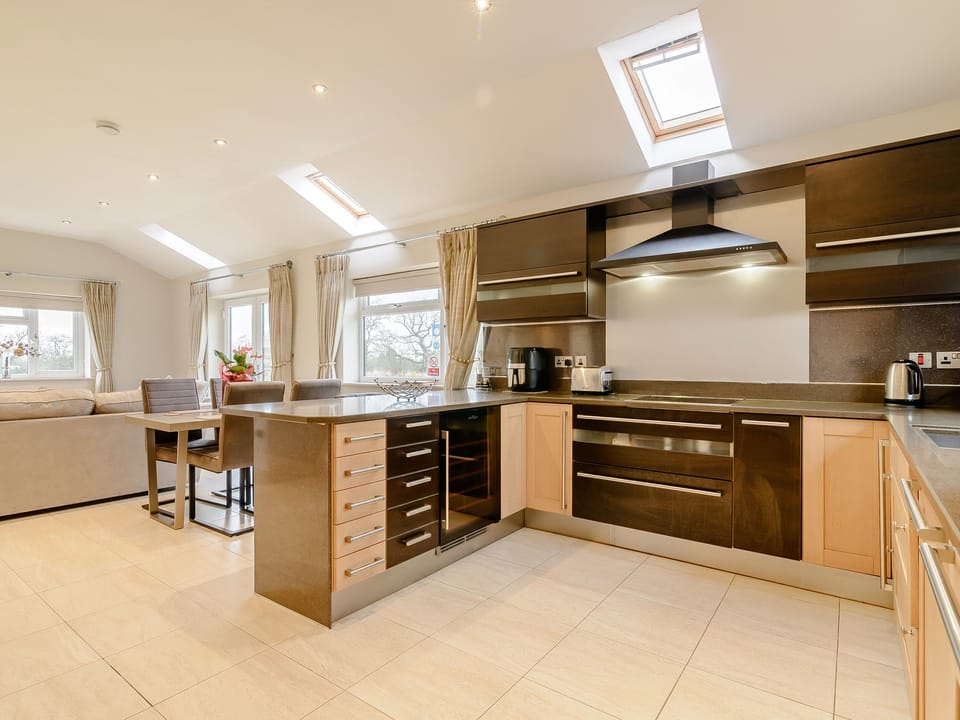 Cottage | Private kitchen | Fridge, microwave, stovetop, dishwasher