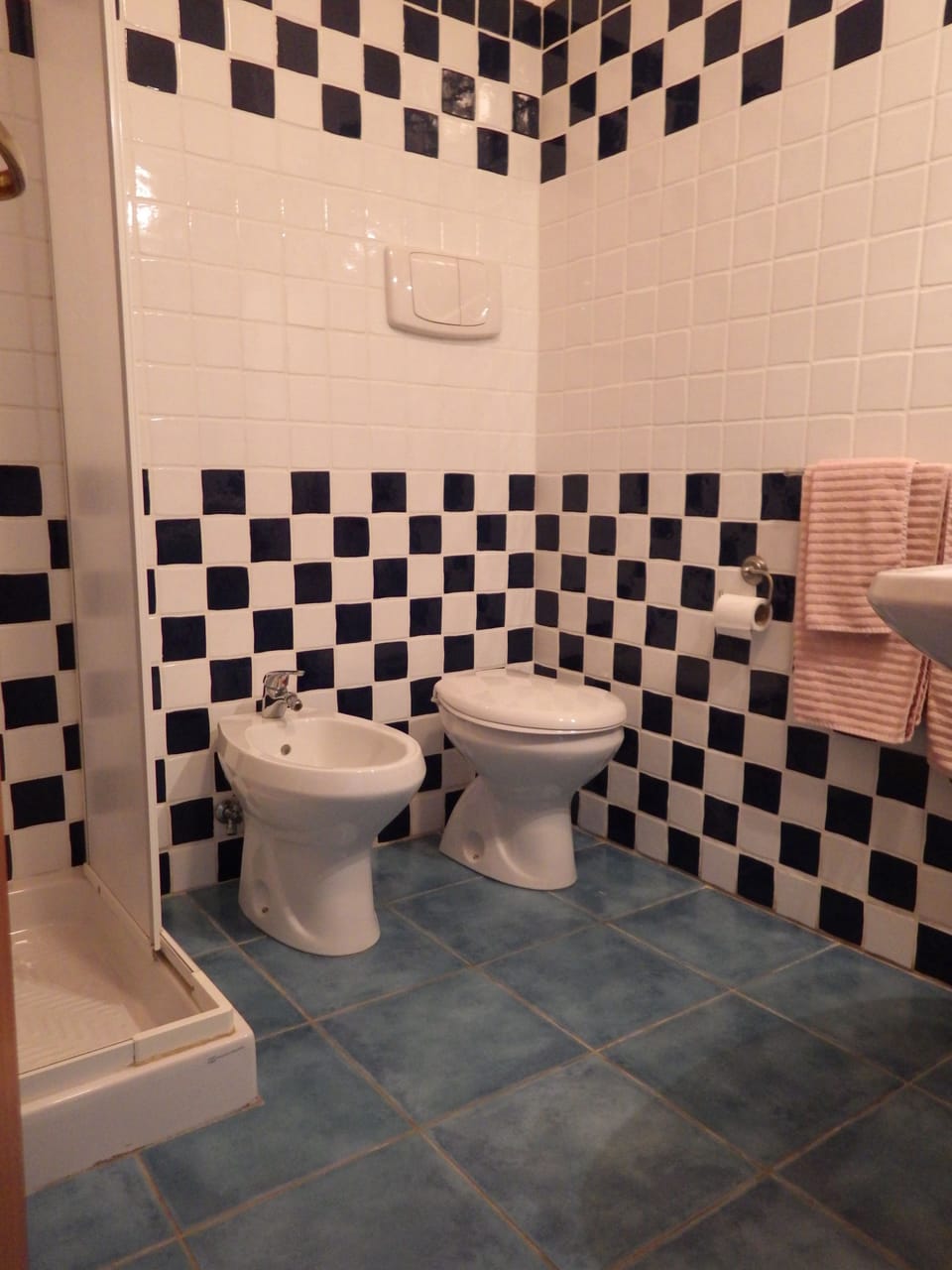 Double or Twin Room | Bathroom | Shower, free toiletries, hair dryer, bidet