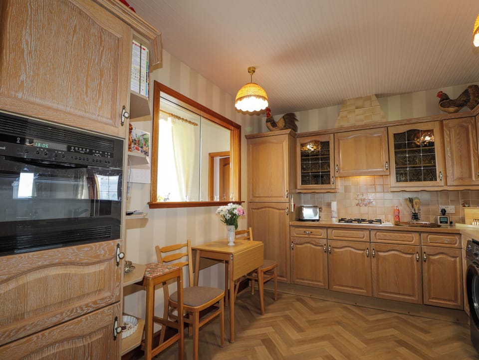 Dishwasher, cookware/dishes/utensils