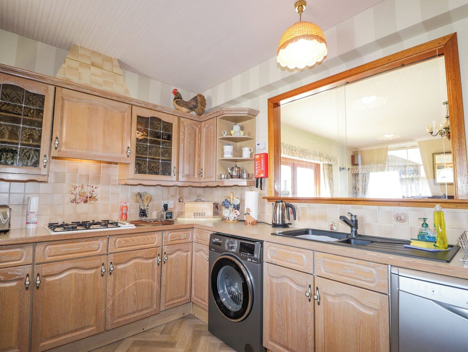 Dishwasher, cookware/dishes/utensils