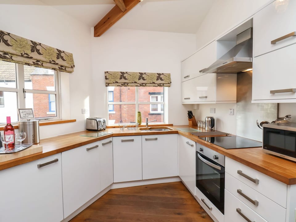 Cottage | Private kitchen | Dishwasher, highchair, cookware/dishes/utensils