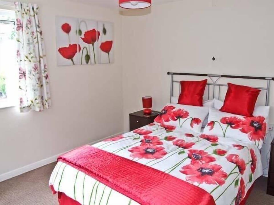Cottage | 2 bedrooms, individually decorated, individually furnished, free WiFi