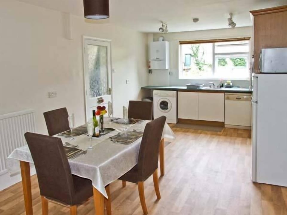 Cottage | Private kitchen | Stovetop, dishwasher, highchair, cookware/dishes/utensils