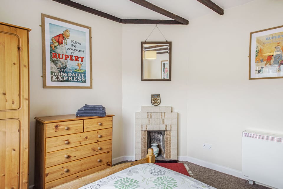 Cottage | 2 bedrooms, individually decorated, individually furnished