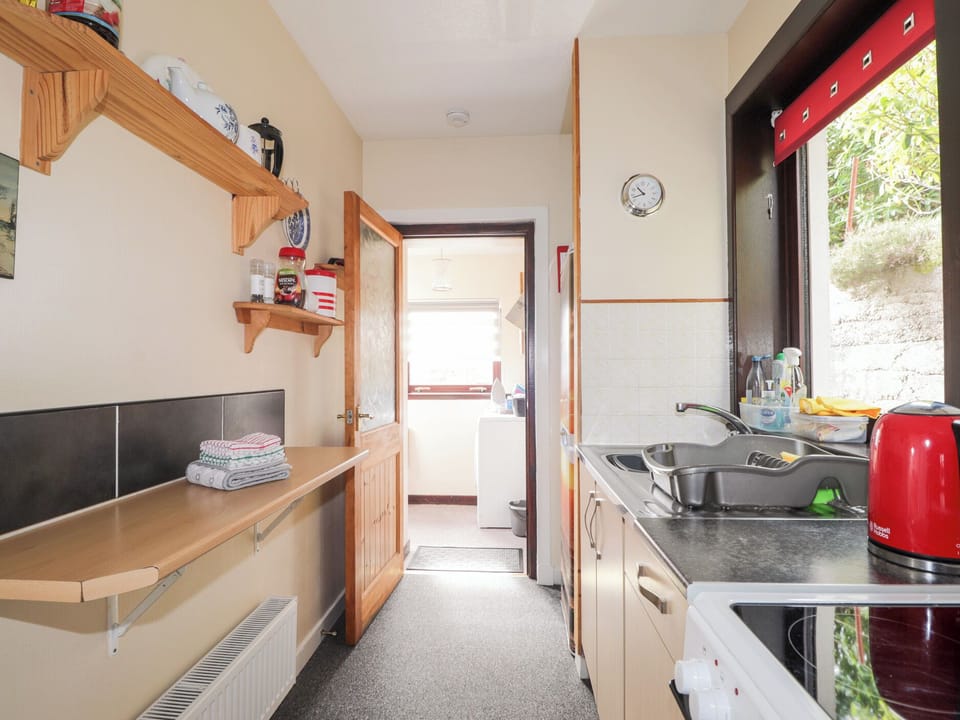 Cottage | Private kitchen | Cookware/dishes/utensils