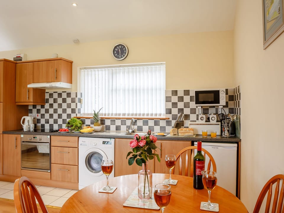 Cottage | Private kitchen | Stovetop, highchair, cookware/dishes/utensils