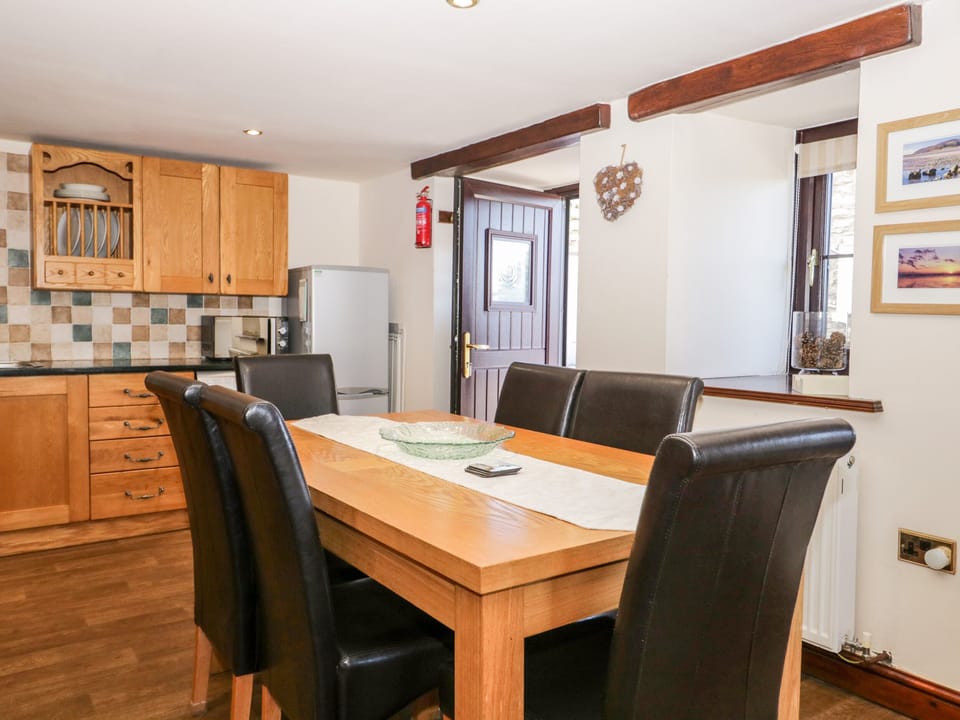 Cottage | Dining