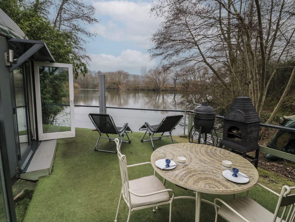 Cottage | Outdoor dining