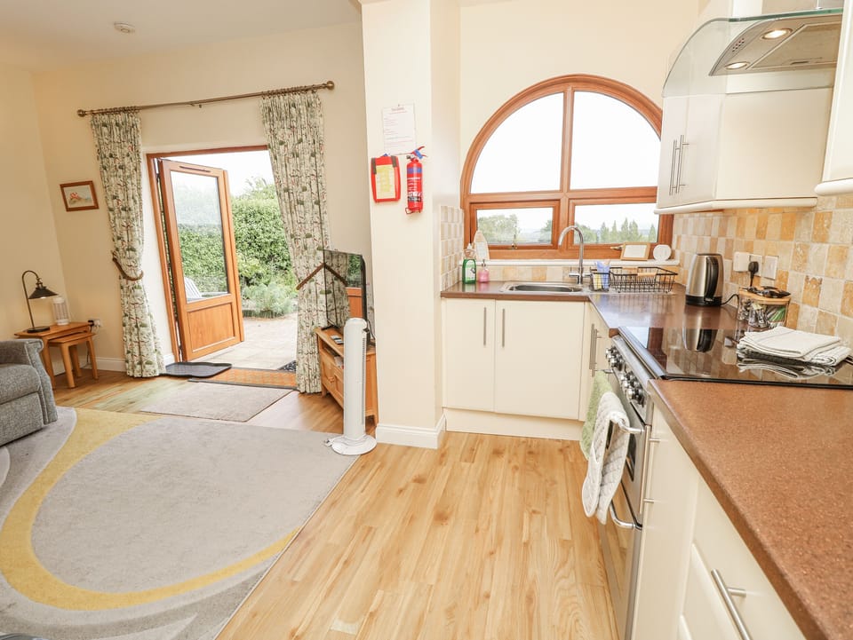 Cottage | Private kitchen | Cookware/dishes/utensils
