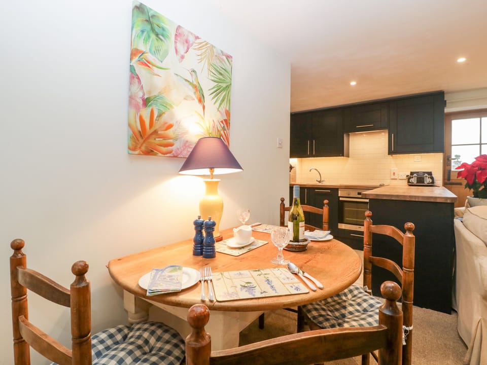 Cottage | Private kitchen | Stovetop, dishwasher, cookware/dishes/utensils