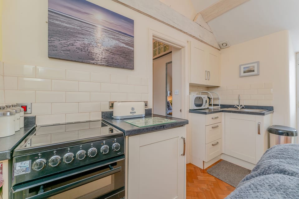 Cottage | Private kitchen | Cookware/dishes/utensils