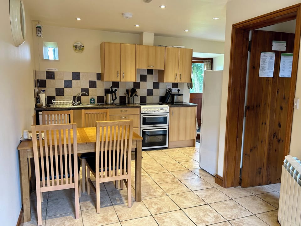Cottage | Private kitchen | Stovetop, dishwasher, highchair, cookware/dishes/utensils