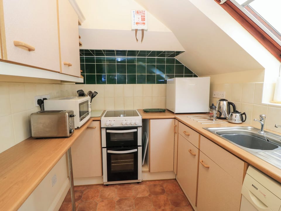 Cottage | Private kitchen | Oven, stovetop, highchair, cookware/dishes/utensils