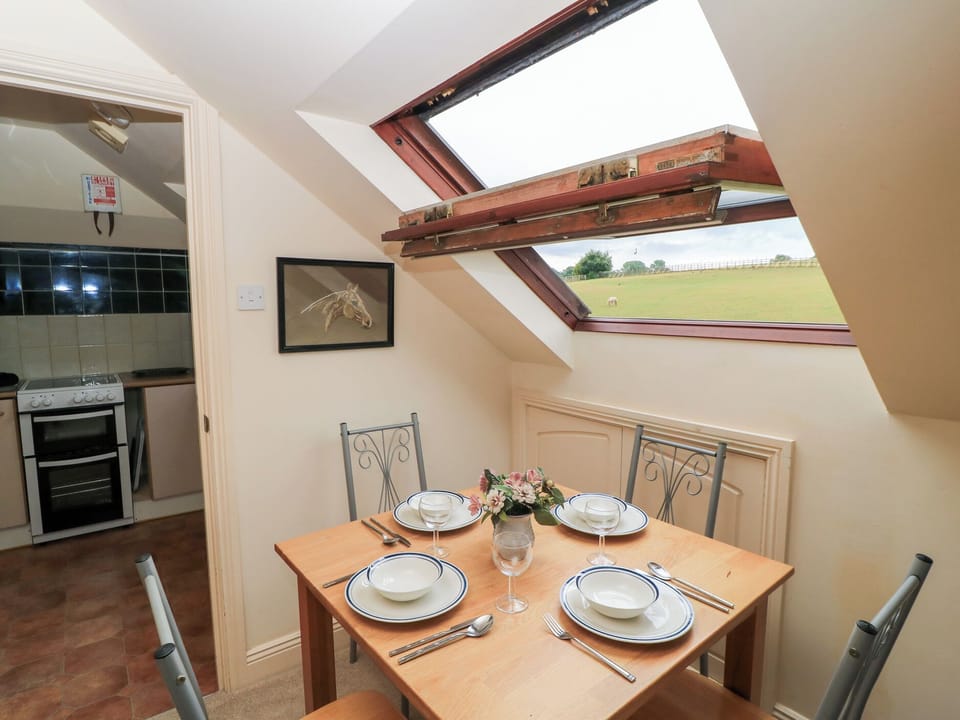 Cottage | Dining