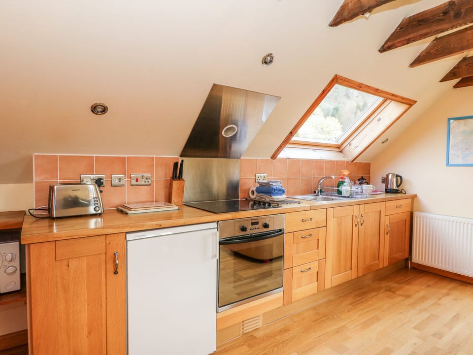 Cottage | Private kitchen | Stovetop, cookware/dishes/utensils