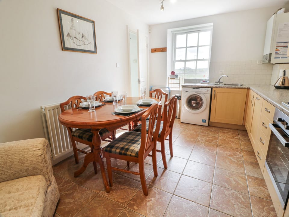 Cottage | Private kitchen | Stovetop, dishwasher, highchair, cookware/dishes/utensils