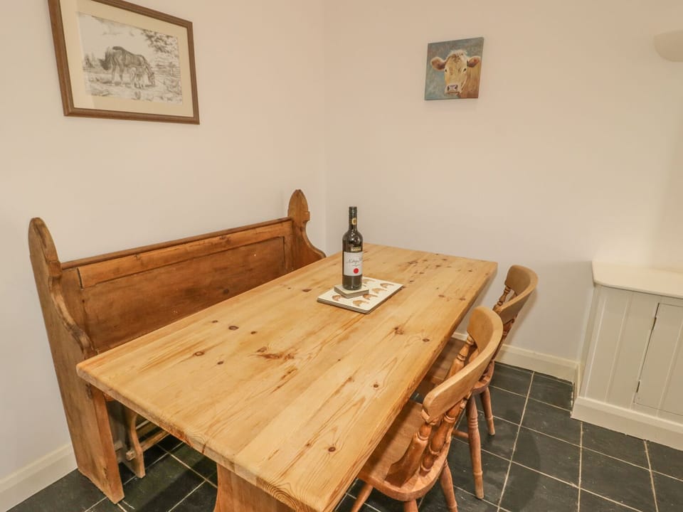 Cottage | Dining