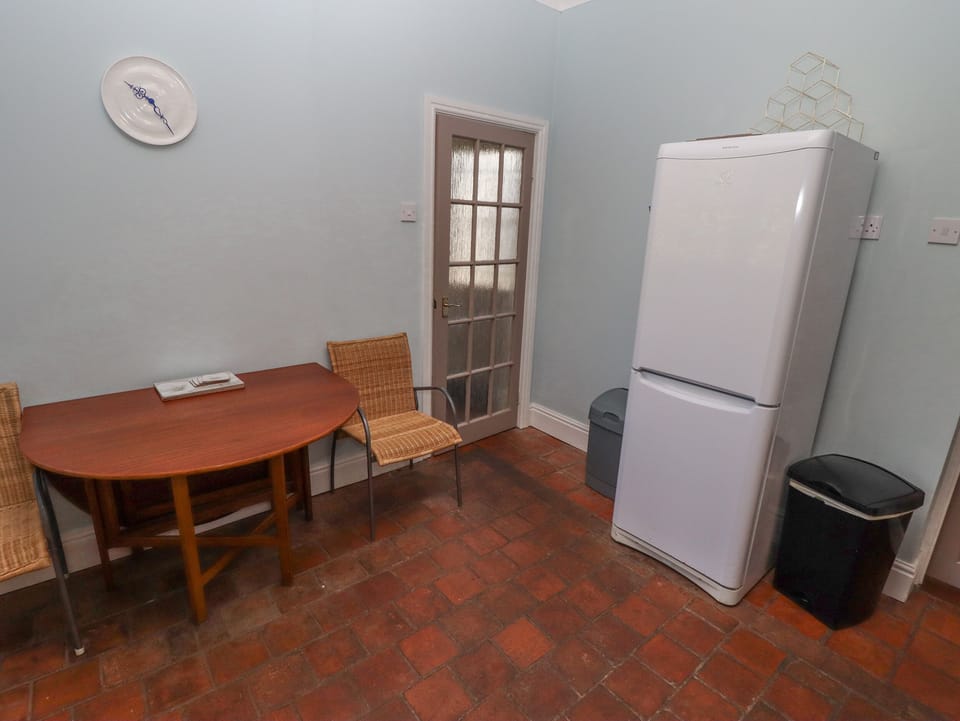 Cottage | Dining