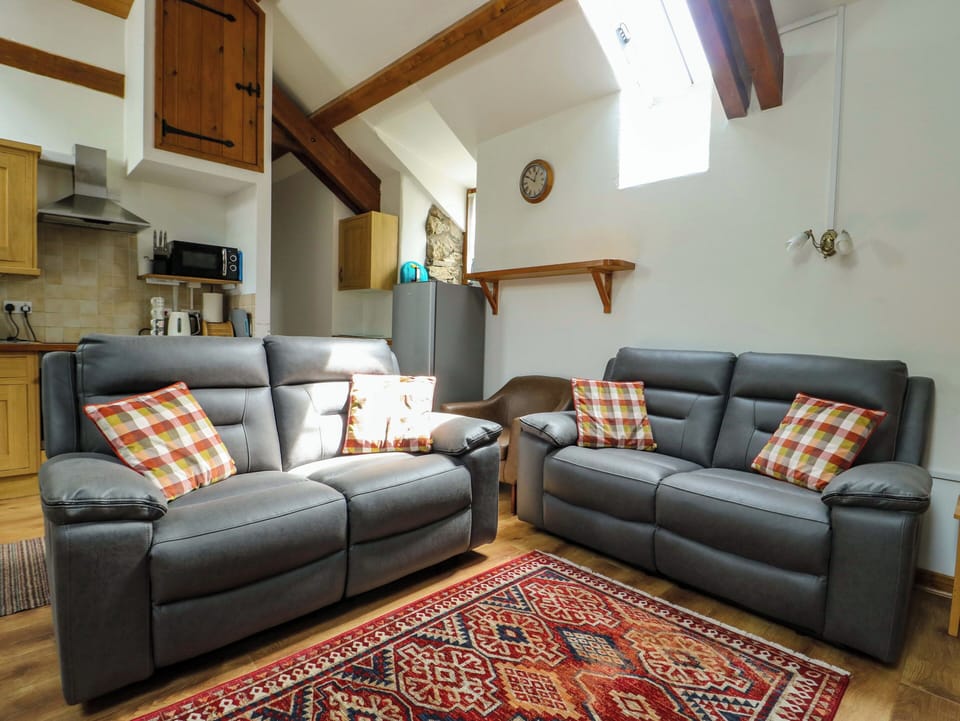Cottage | Living area | Fireplace