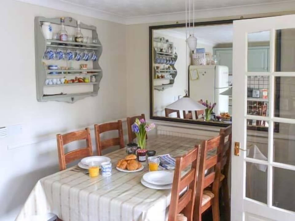 Cottage | Interior