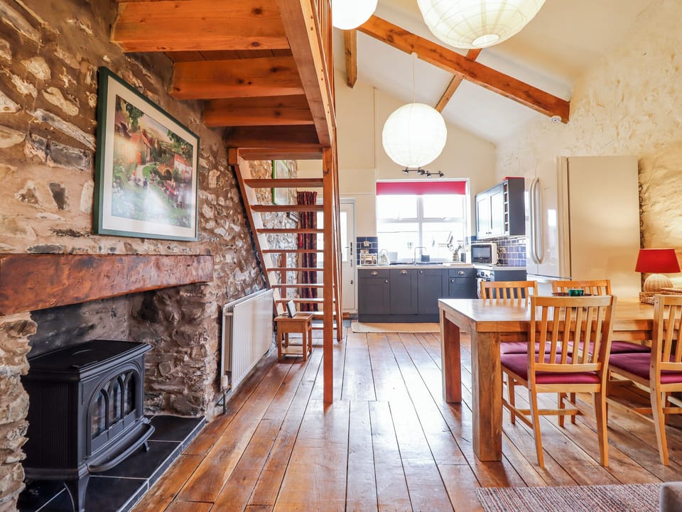 Cottage | Dining