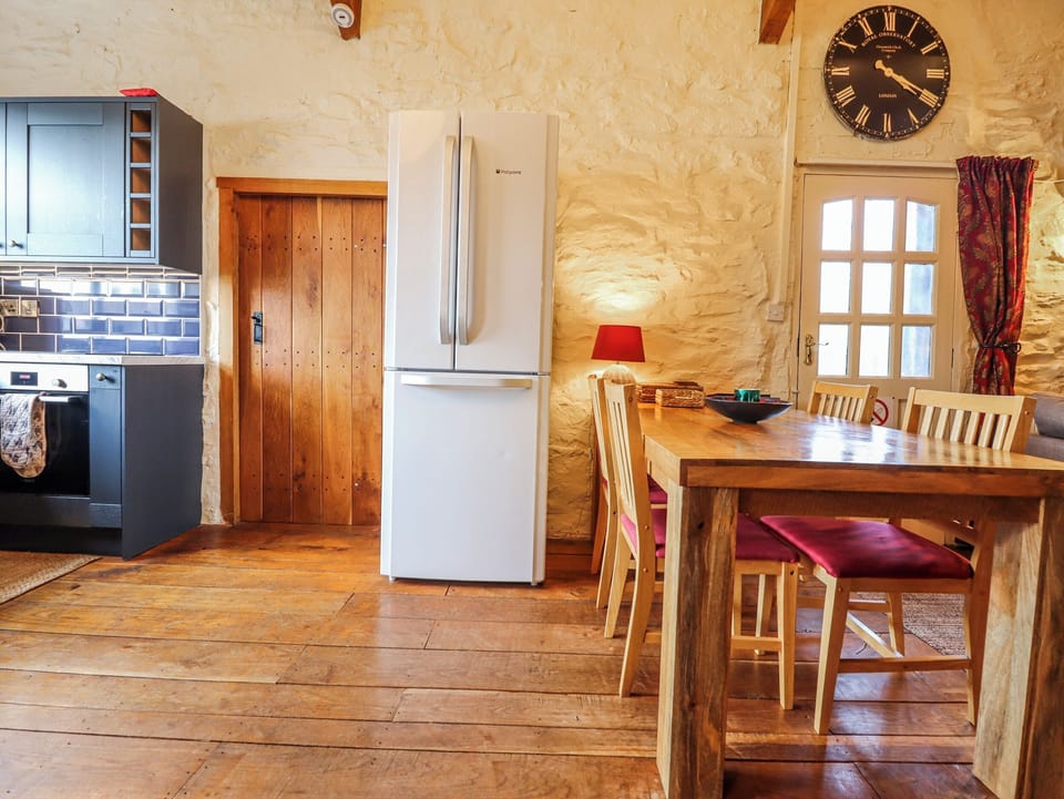 Cottage | Dining