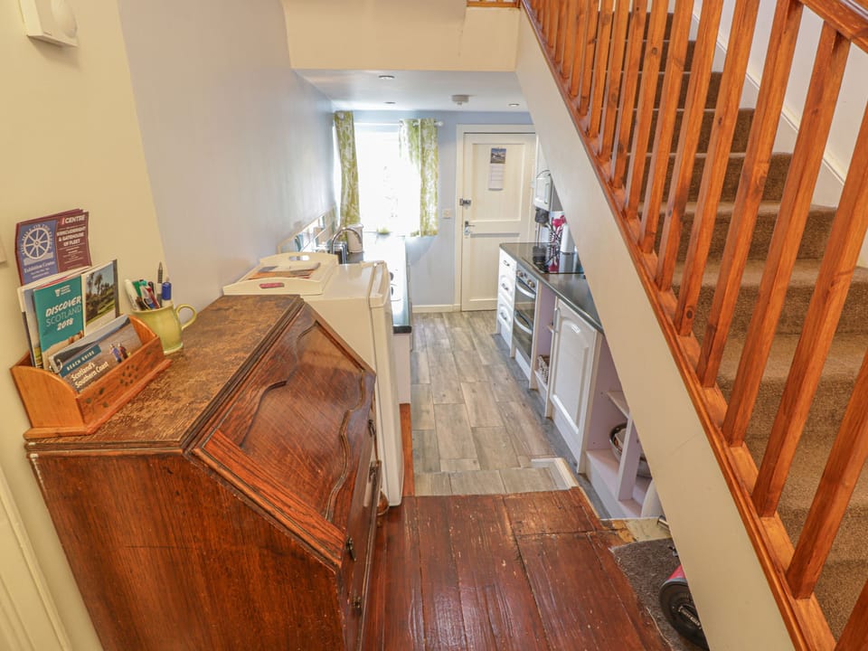 Cottage | Private kitchen | Fridge, microwave, stovetop, highchair