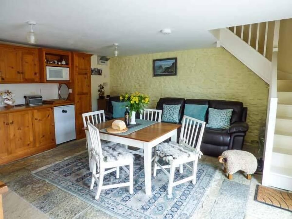Cottage | Interior