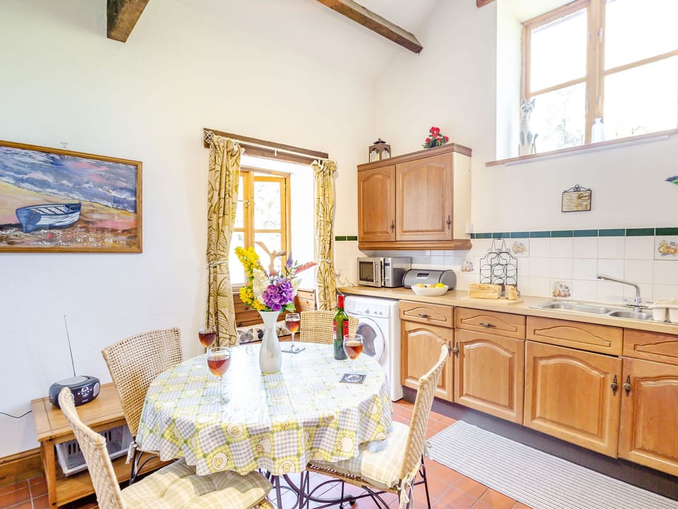Cottage | Private kitchen | Stovetop, dishwasher, highchair, cookware/dishes/utensils