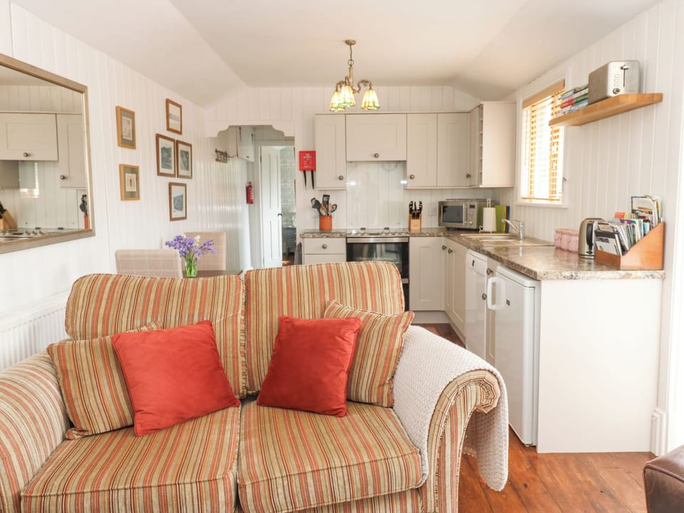 Cottage | Living area | TV, DVD player