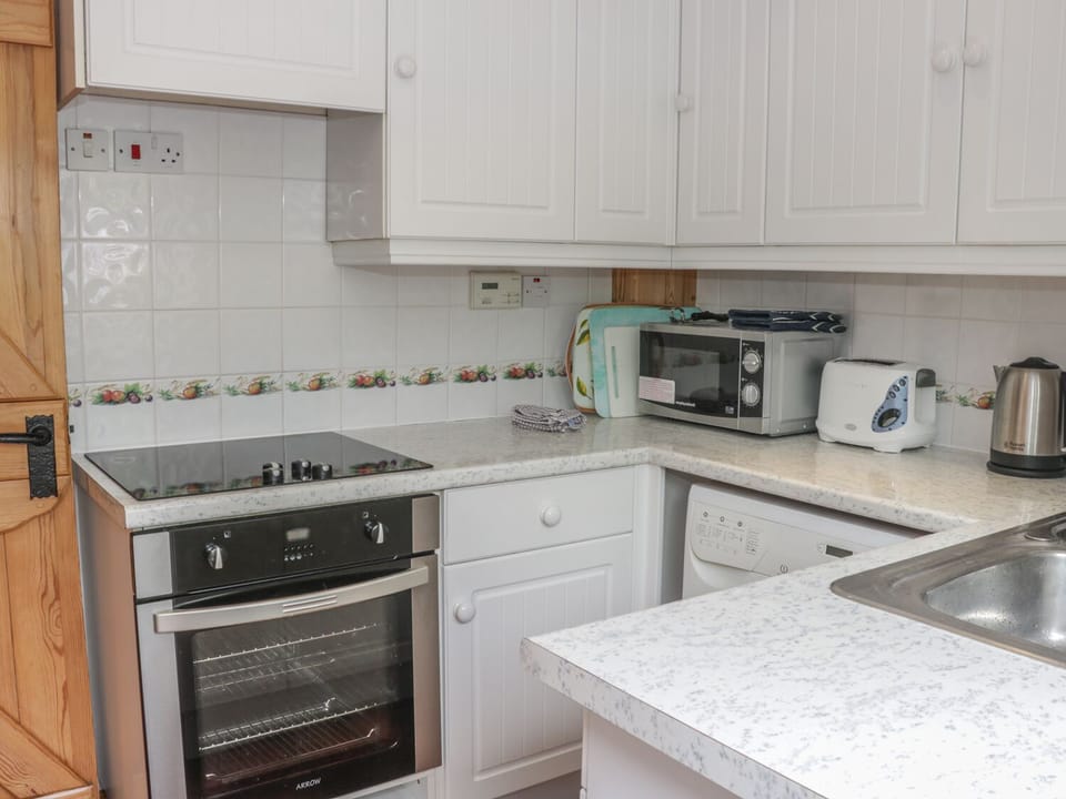 Cottage | Private kitchen | Cookware/dishes/utensils