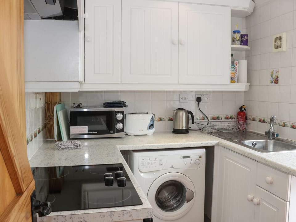 Cottage | Private kitchen | Cookware/dishes/utensils