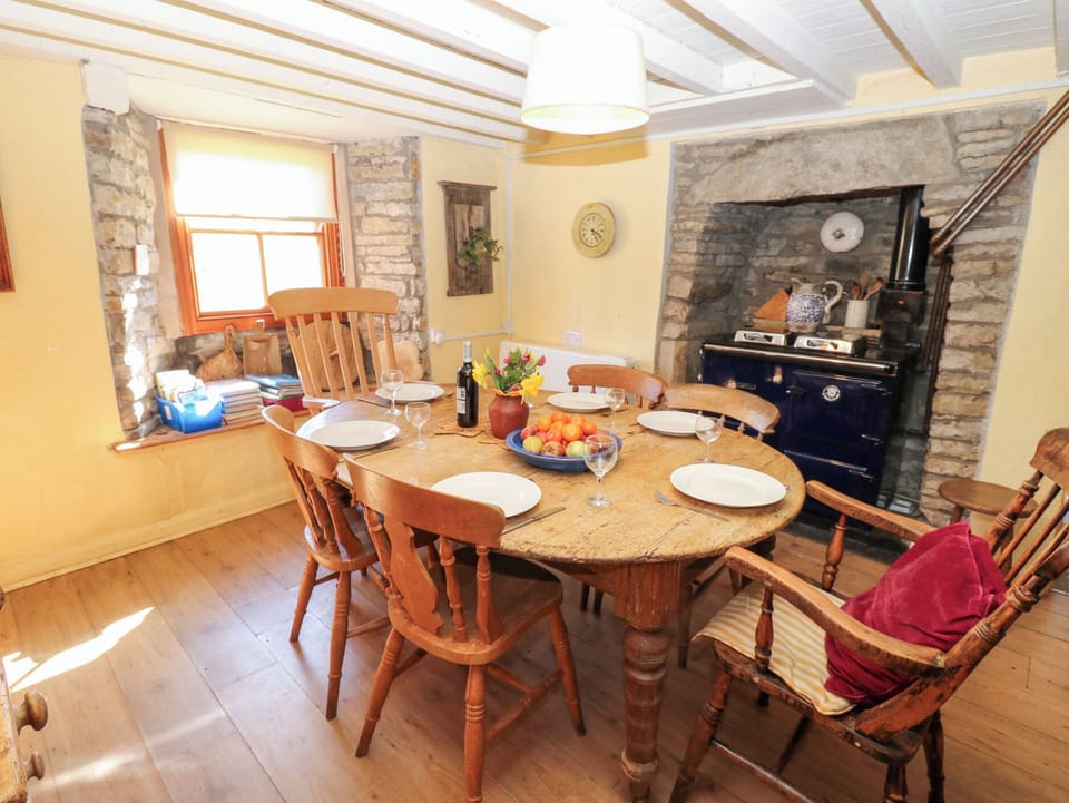 Cottage | Dining