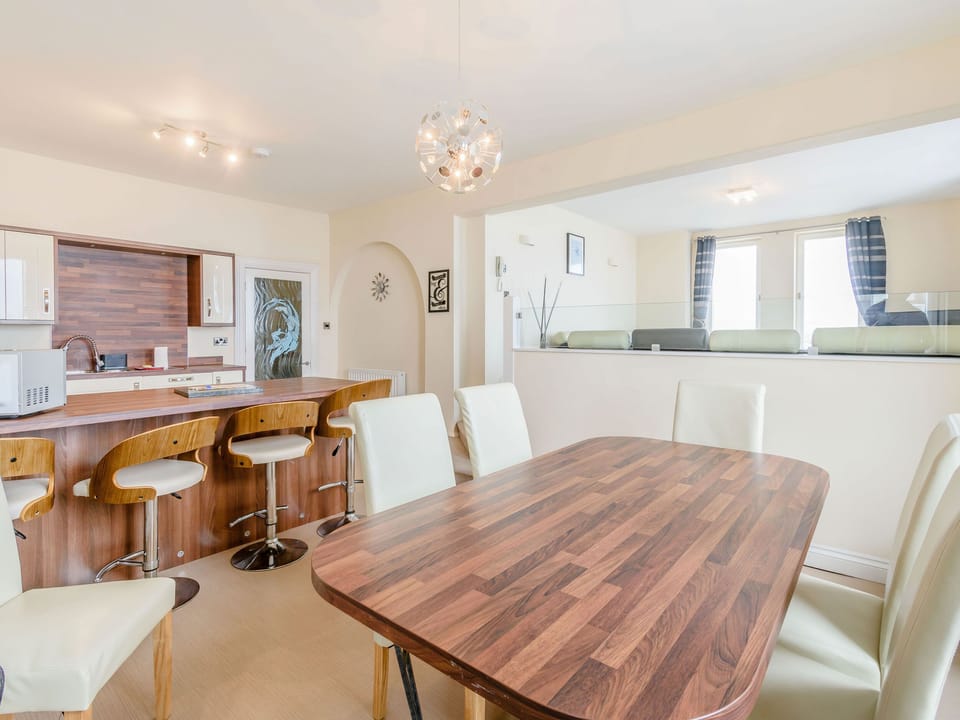 Cottage | Private kitchen | Fridge, microwave, stovetop, dishwasher