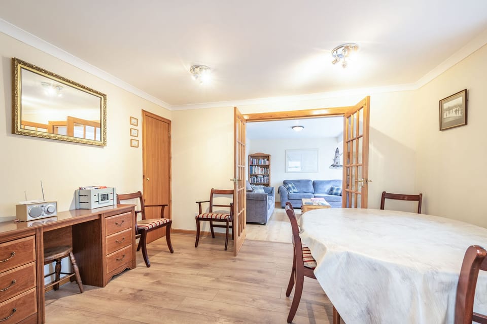 Cottage | Dining