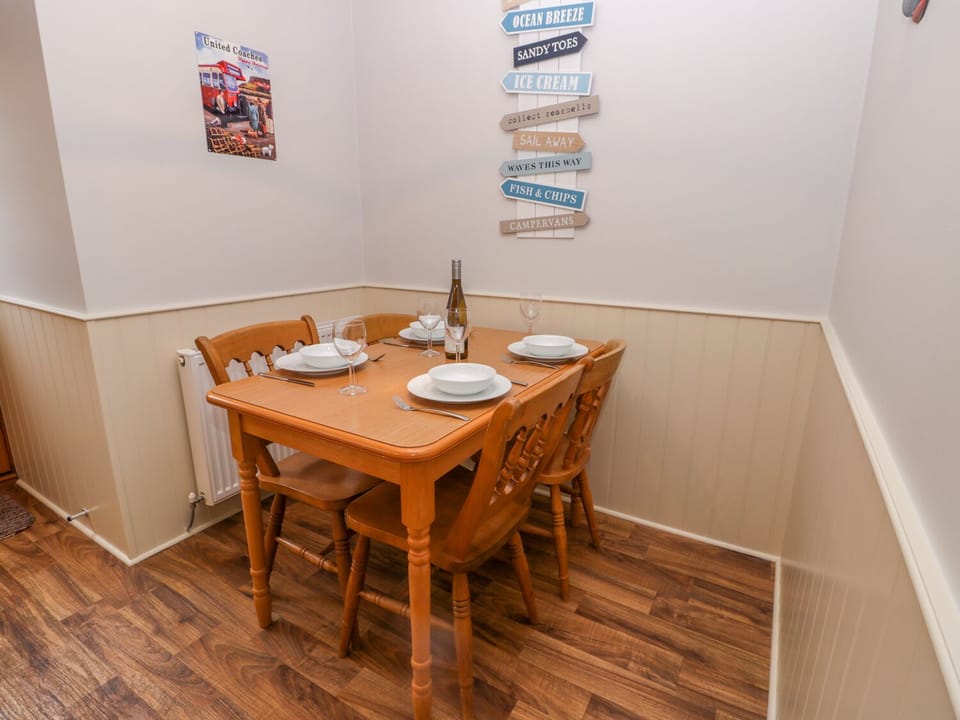 Cottage | Dining