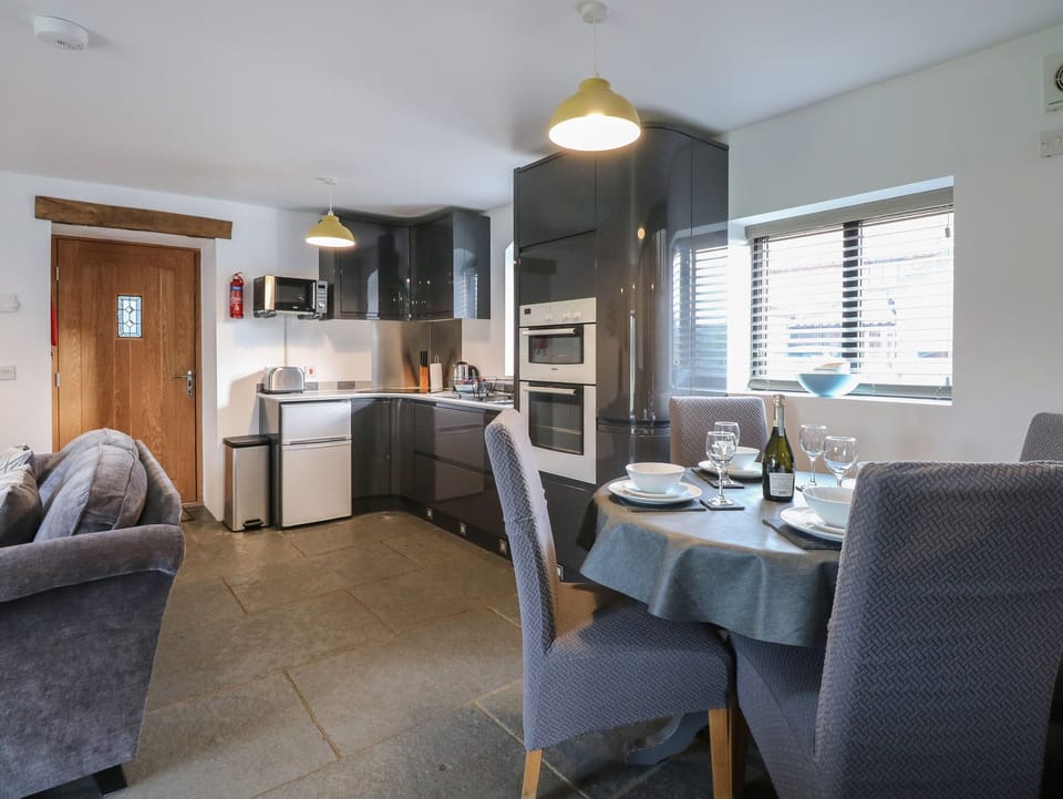 Cottage | Dining