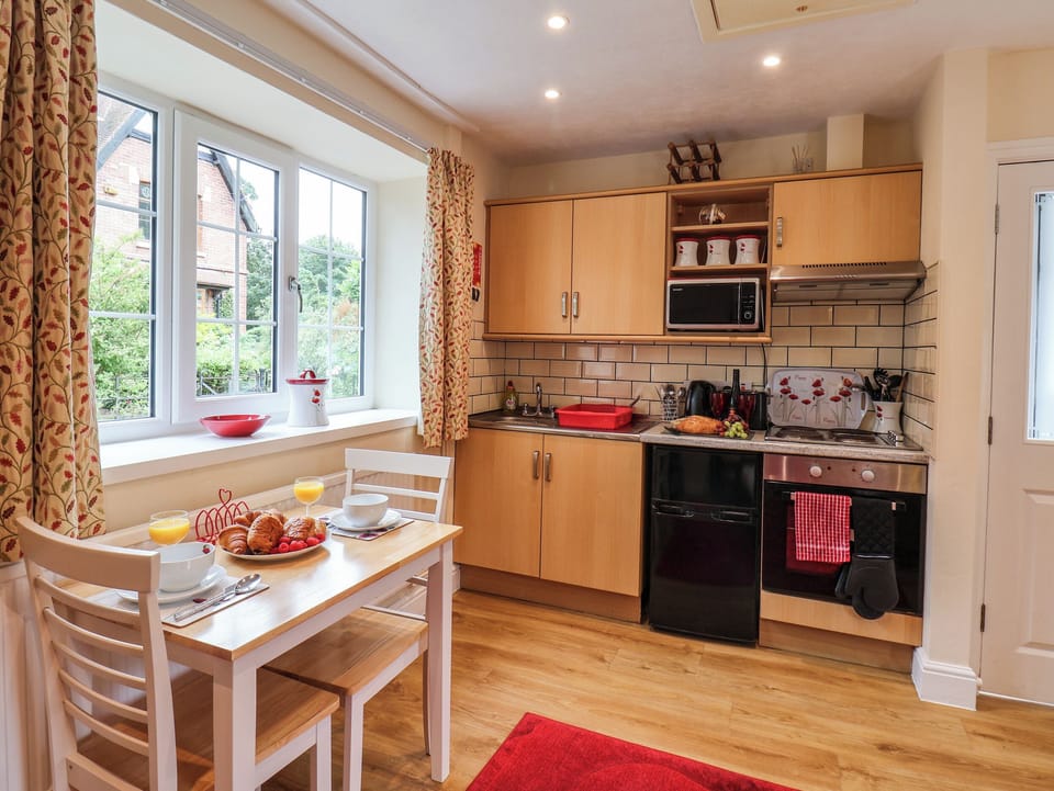 Cottage | Private kitchen | Fridge, microwave, stovetop, highchair
