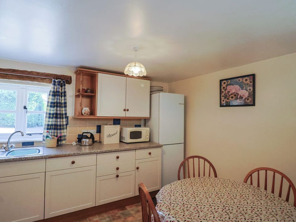 Cottage | Private kitchen | Stovetop, dishwasher, highchair, cookware/dishes/utensils