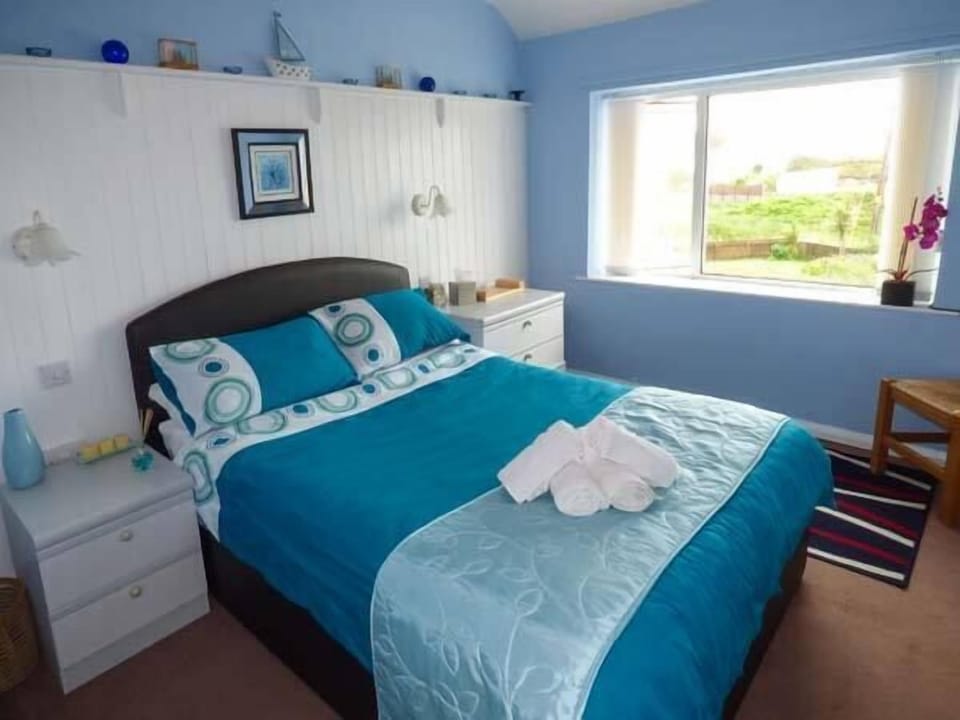 Ty'r Enfys Bach - Upper Cottage in Trearddur Bay