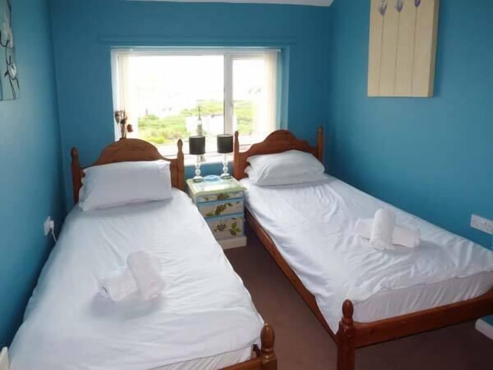 Ty'r Enfys Bach - Upper Cottage in Trearddur Bay