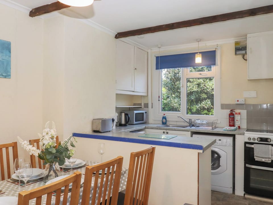 Microwave, stovetop, cookware/dishes/utensils