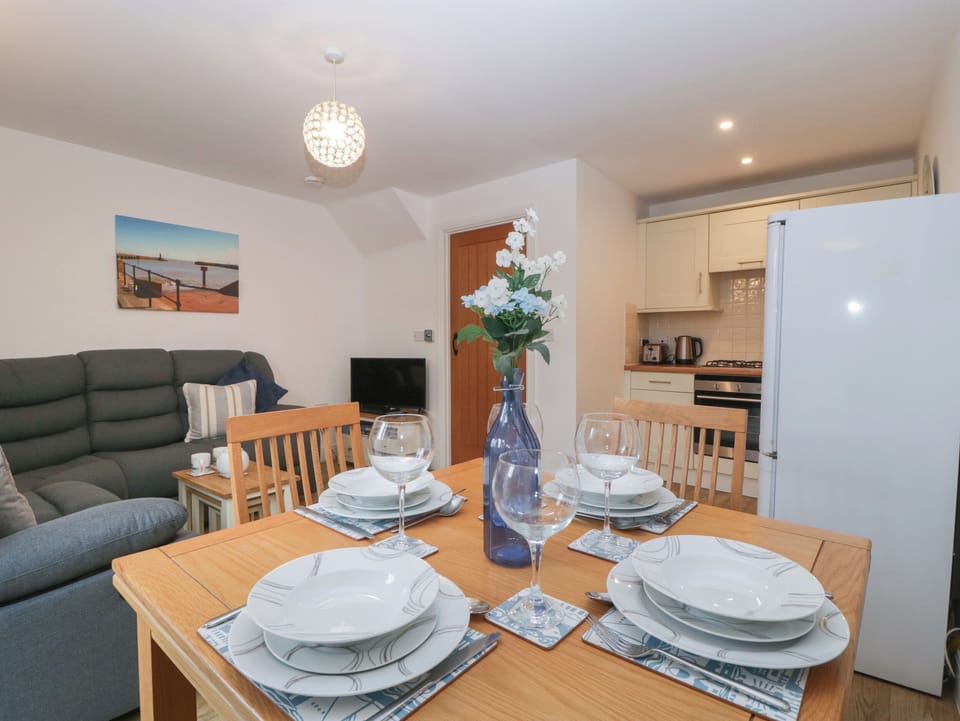 Cottage | Dining