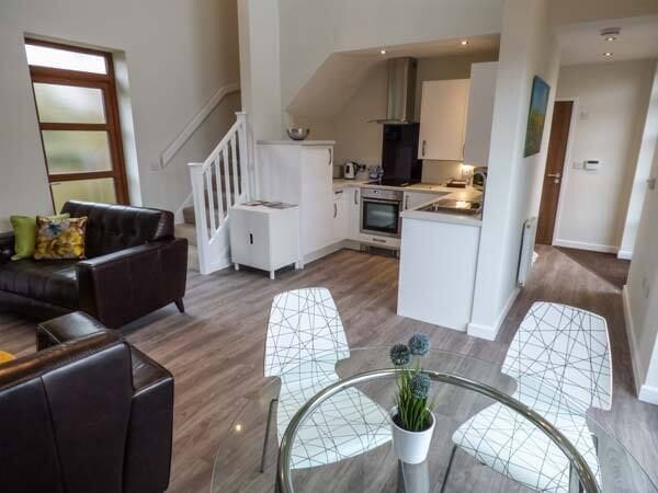 Cottage | Living area | TV