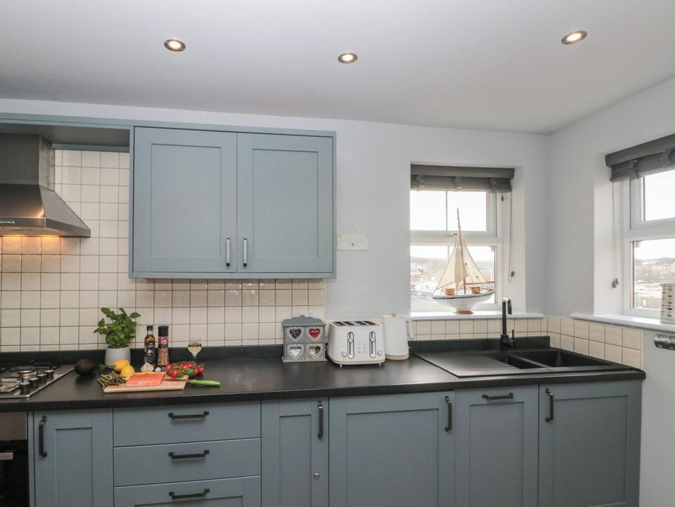 Cottage | Private kitchen | Fridge, microwave, stovetop, dishwasher