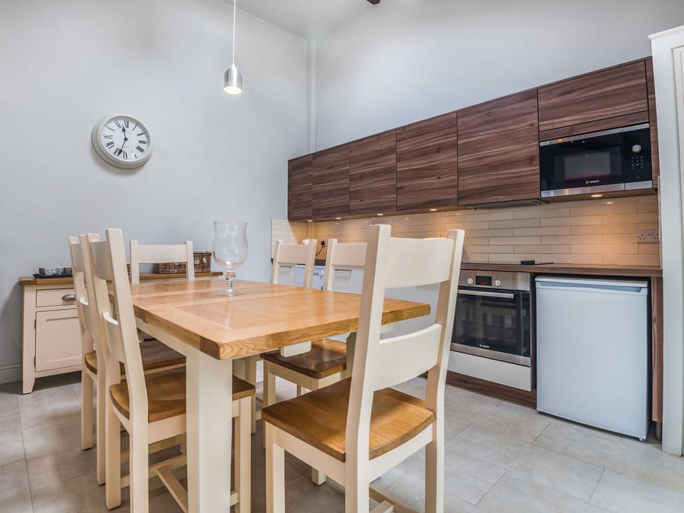 Cottage | Private kitchen | Fridge, microwave, stovetop, dishwasher