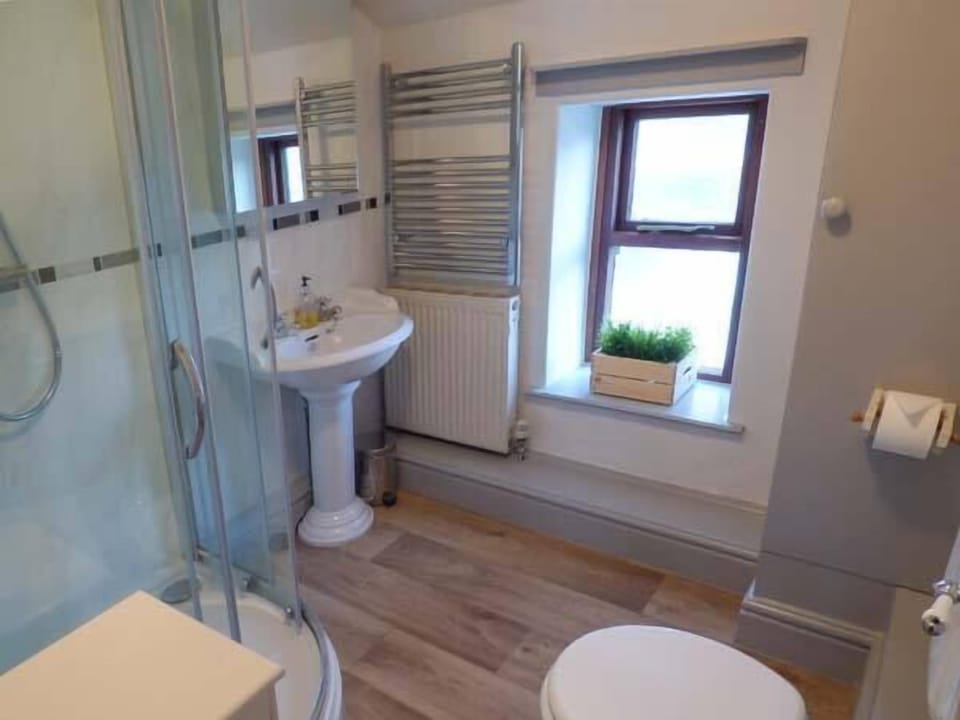 Cottage | Bathroom | Shower