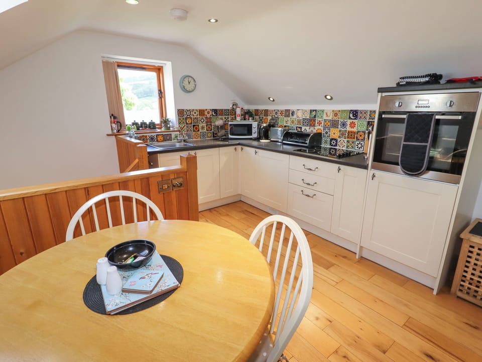 Cottage | Dining