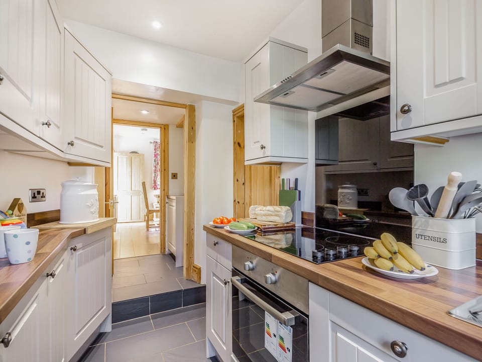 Cottage | Private kitchen | Fridge, microwave, stovetop, dishwasher