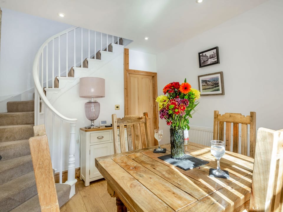 Cottage | Dining